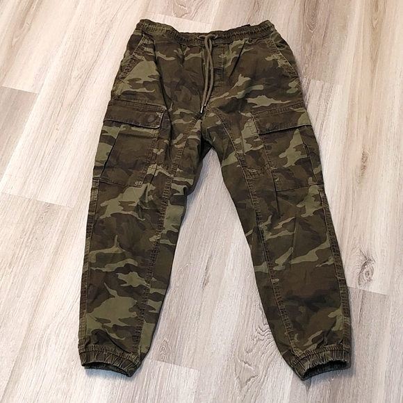 **5/$25** American Eagle Camo Cargo Joggers - Picture 3 of 8